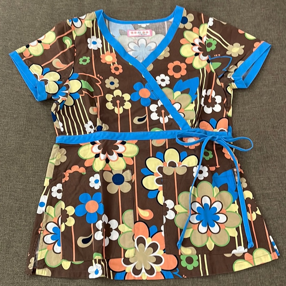 💰3 items for $25 🏷 Koi by Kathy Peterson Katelyn Mock Wrap Top fits like an XS